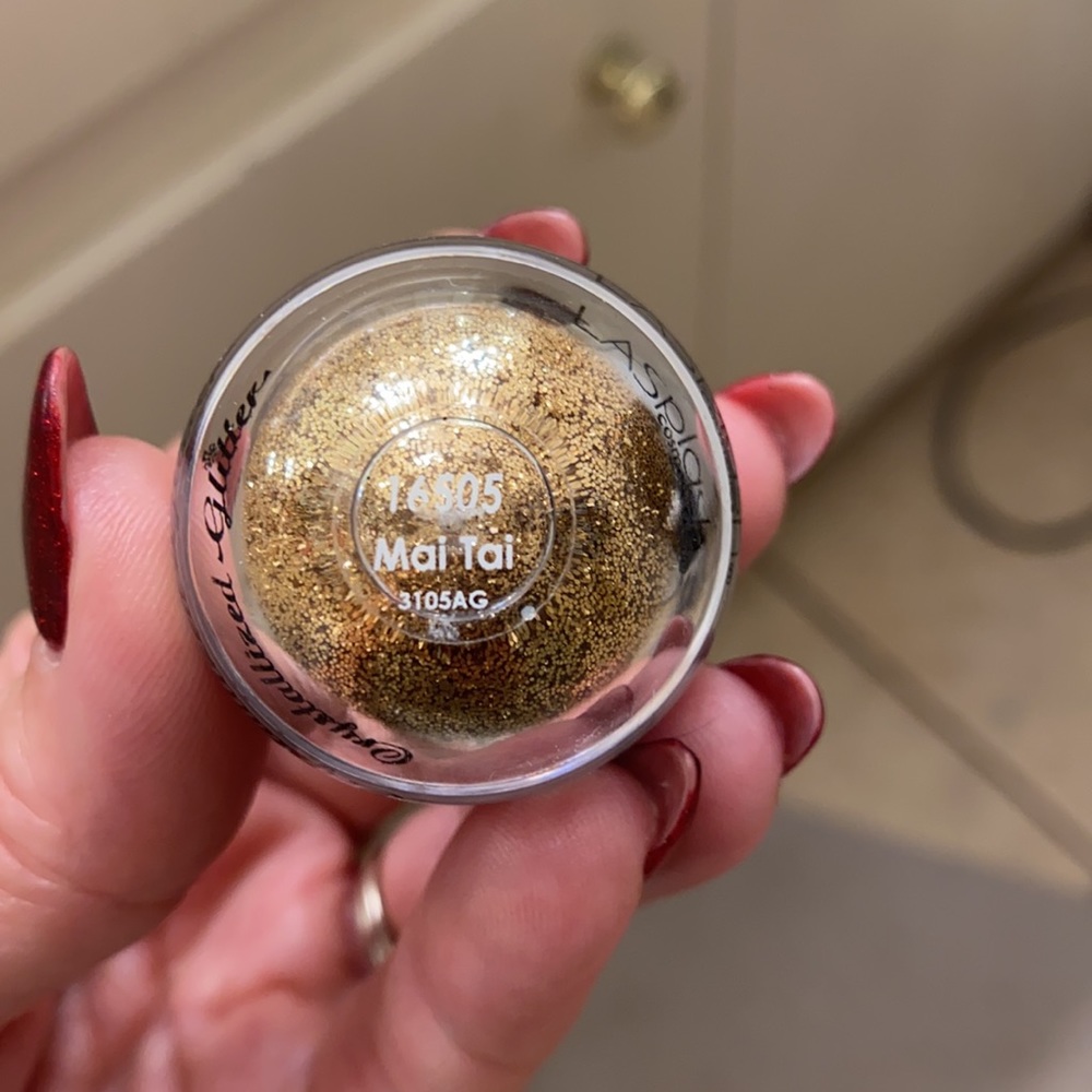 Glitter - Picture 3 of 3